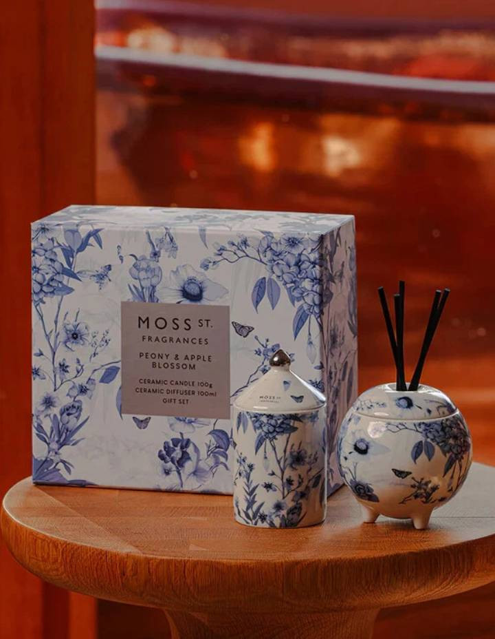 Moss St. Fragrances Christmas Peony & Apple Blossom Mini Candle